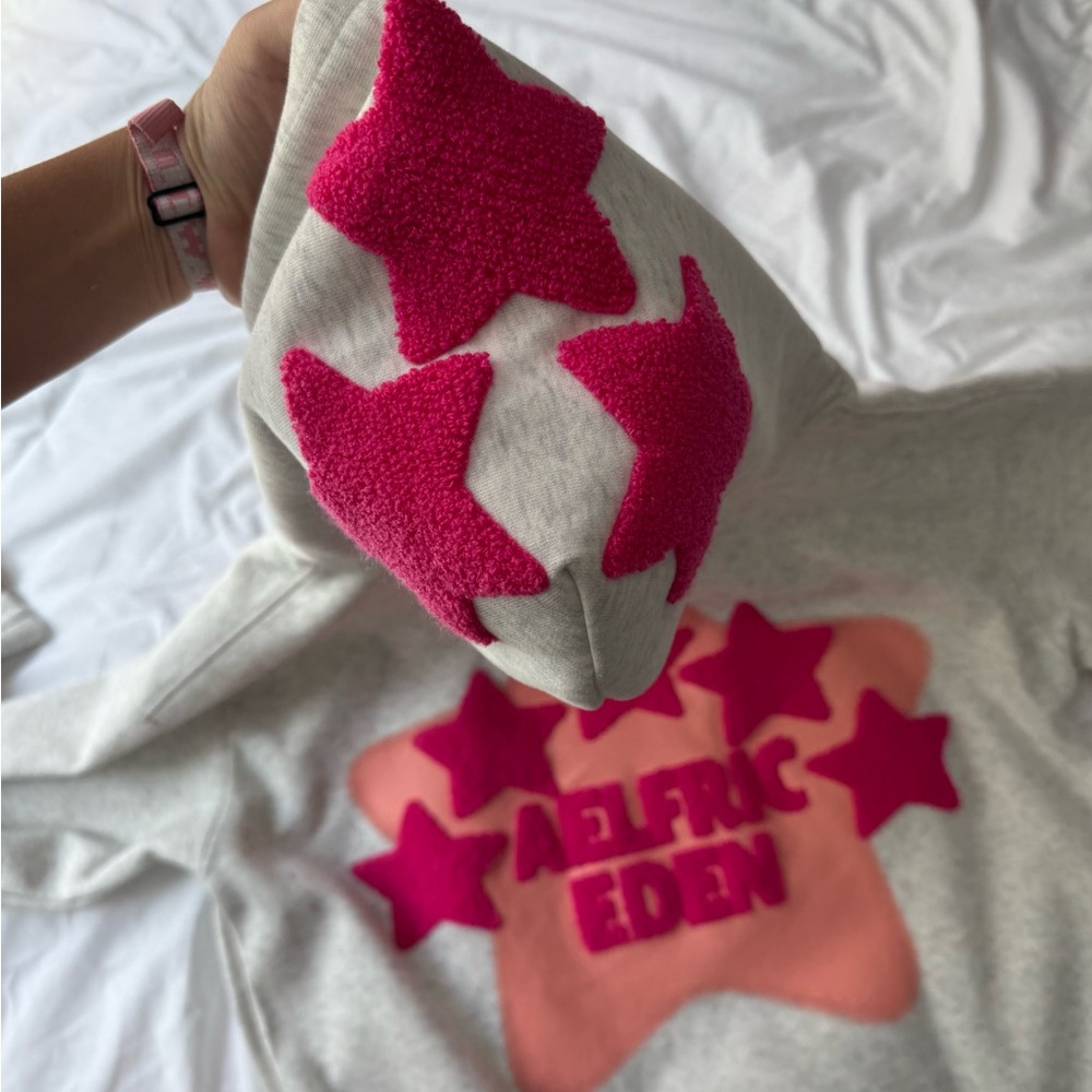 Aelfric Eden Light Gray Hoodie with Vibrant Pink Stars